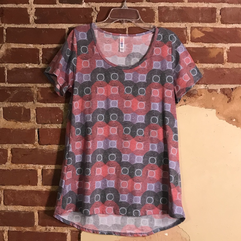Small LuLaRoe Classic Tee